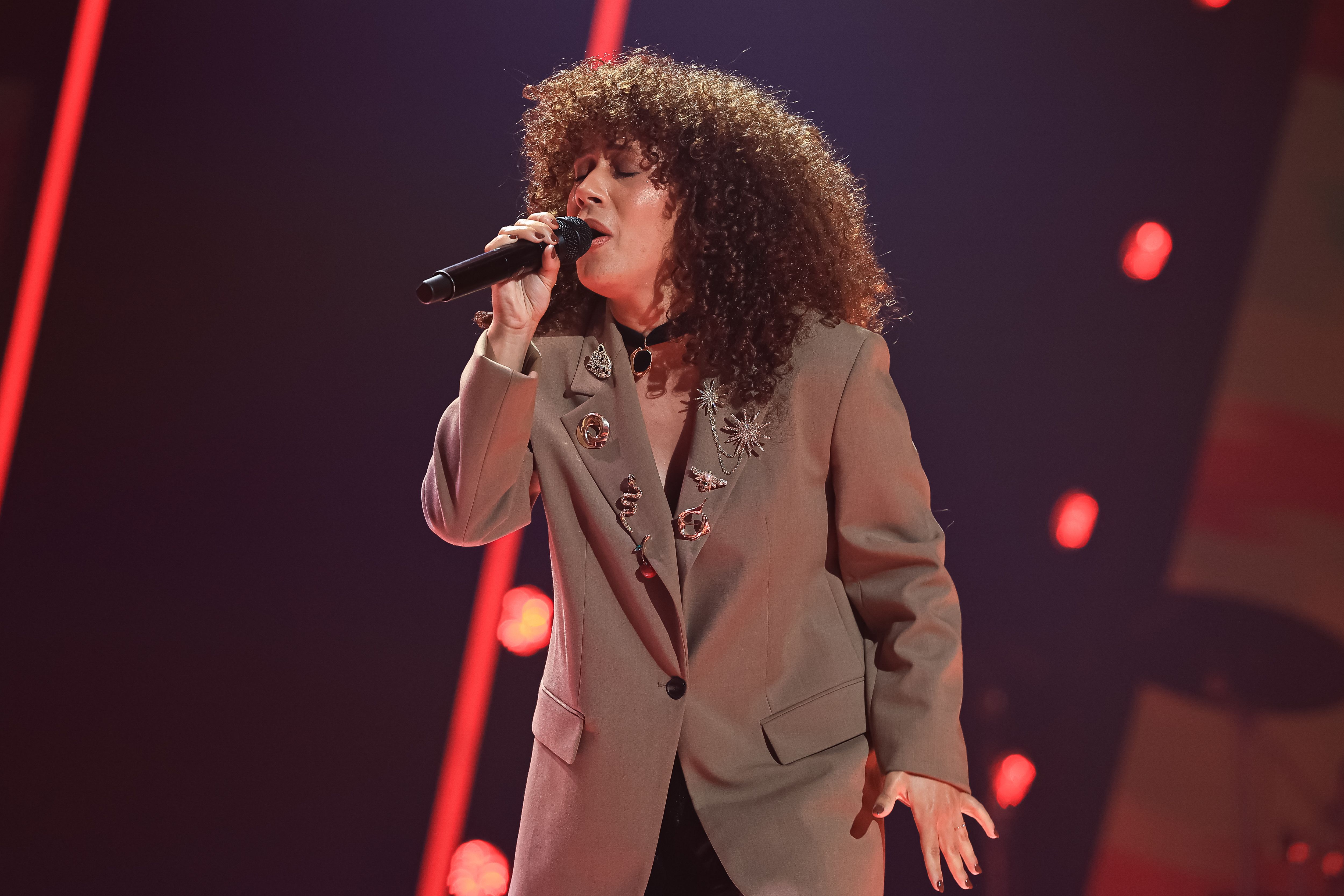 Elines Gomes leva o pop de Demi Lovato ao palco e entra no #TimePauloRicardo