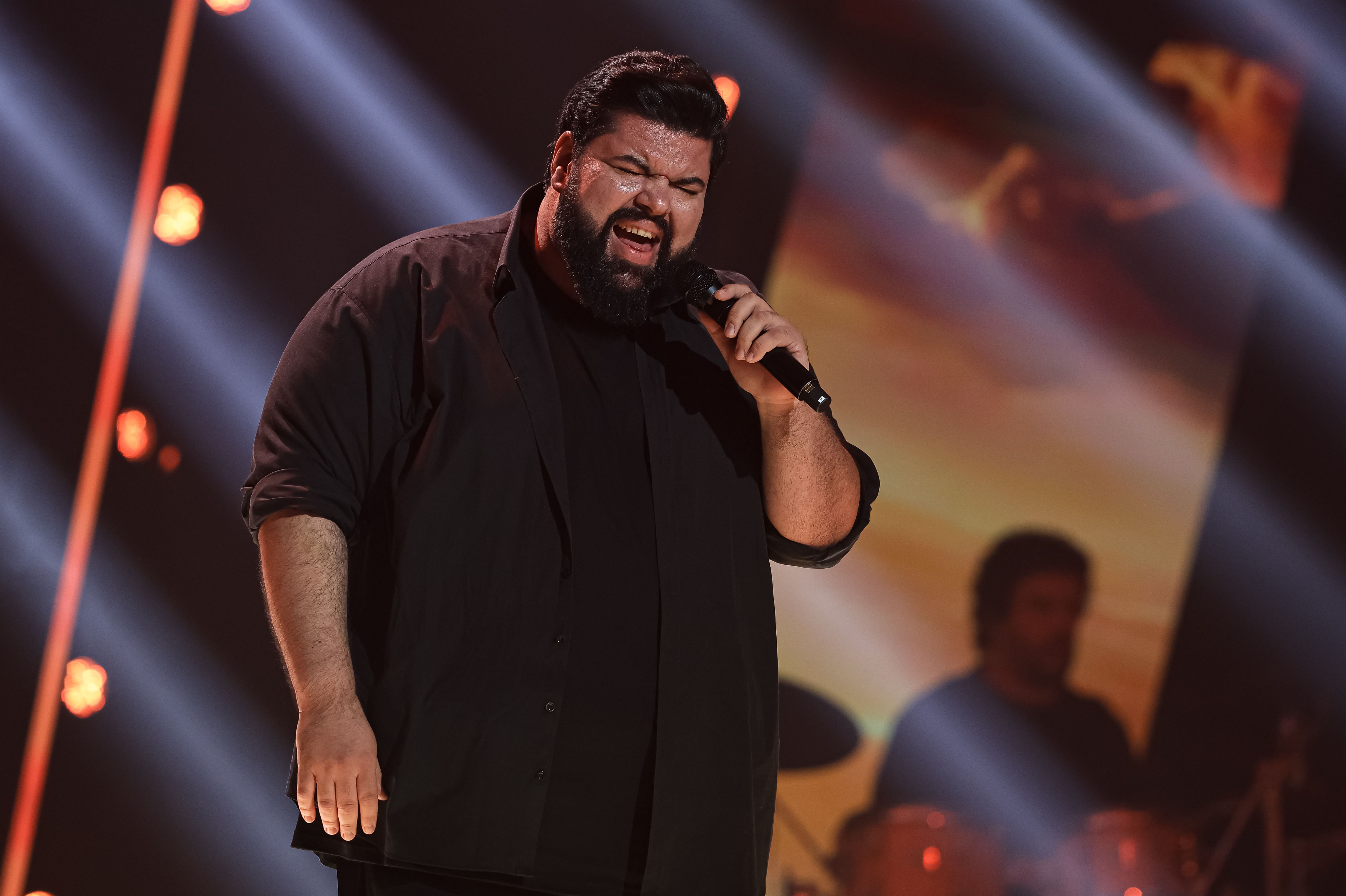 Amadeu Brutus conquista Diogo e Lauana nas Audições às Cegas