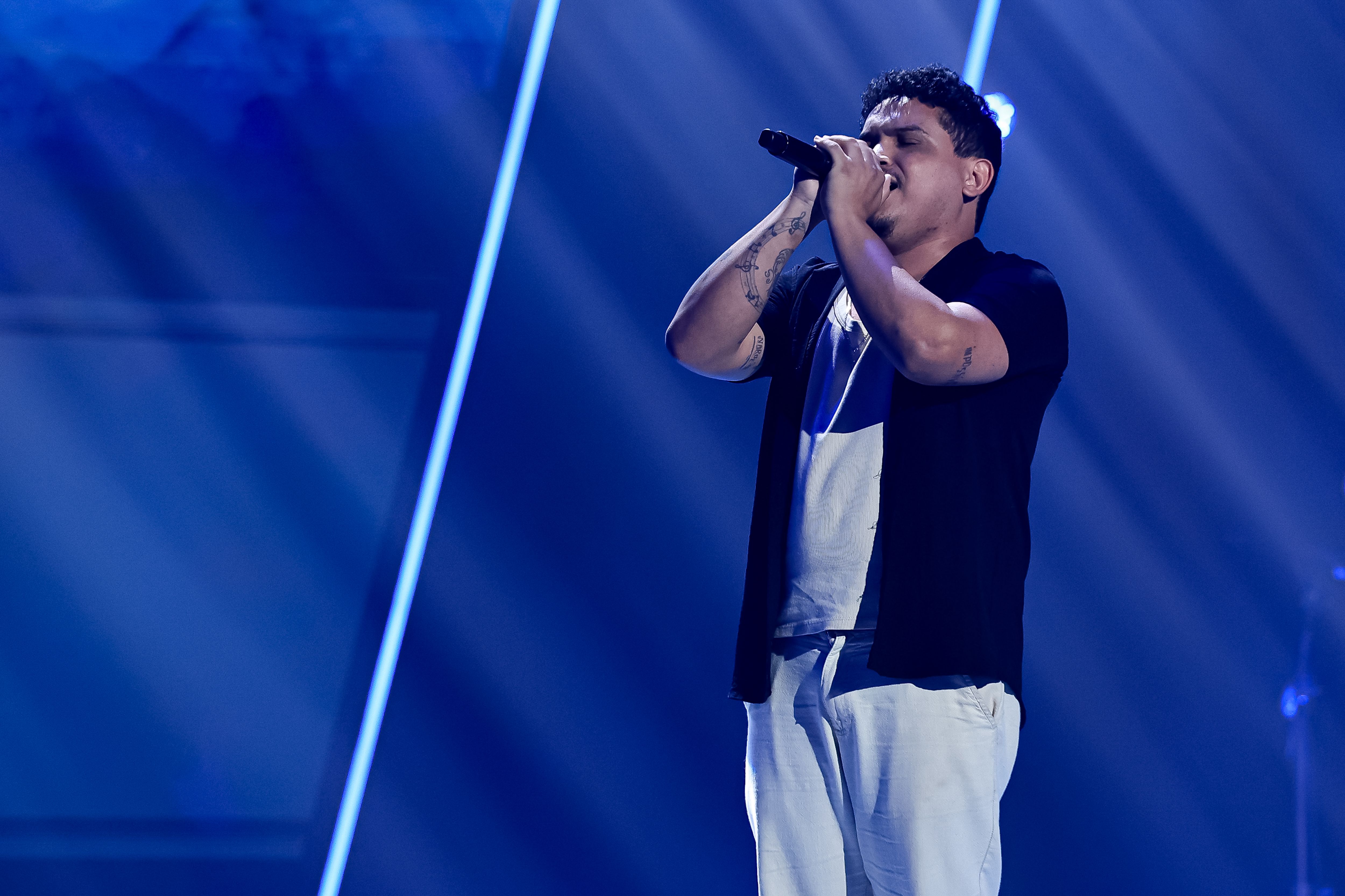 Vini Costta vive momento emocionante com virada no fim da música