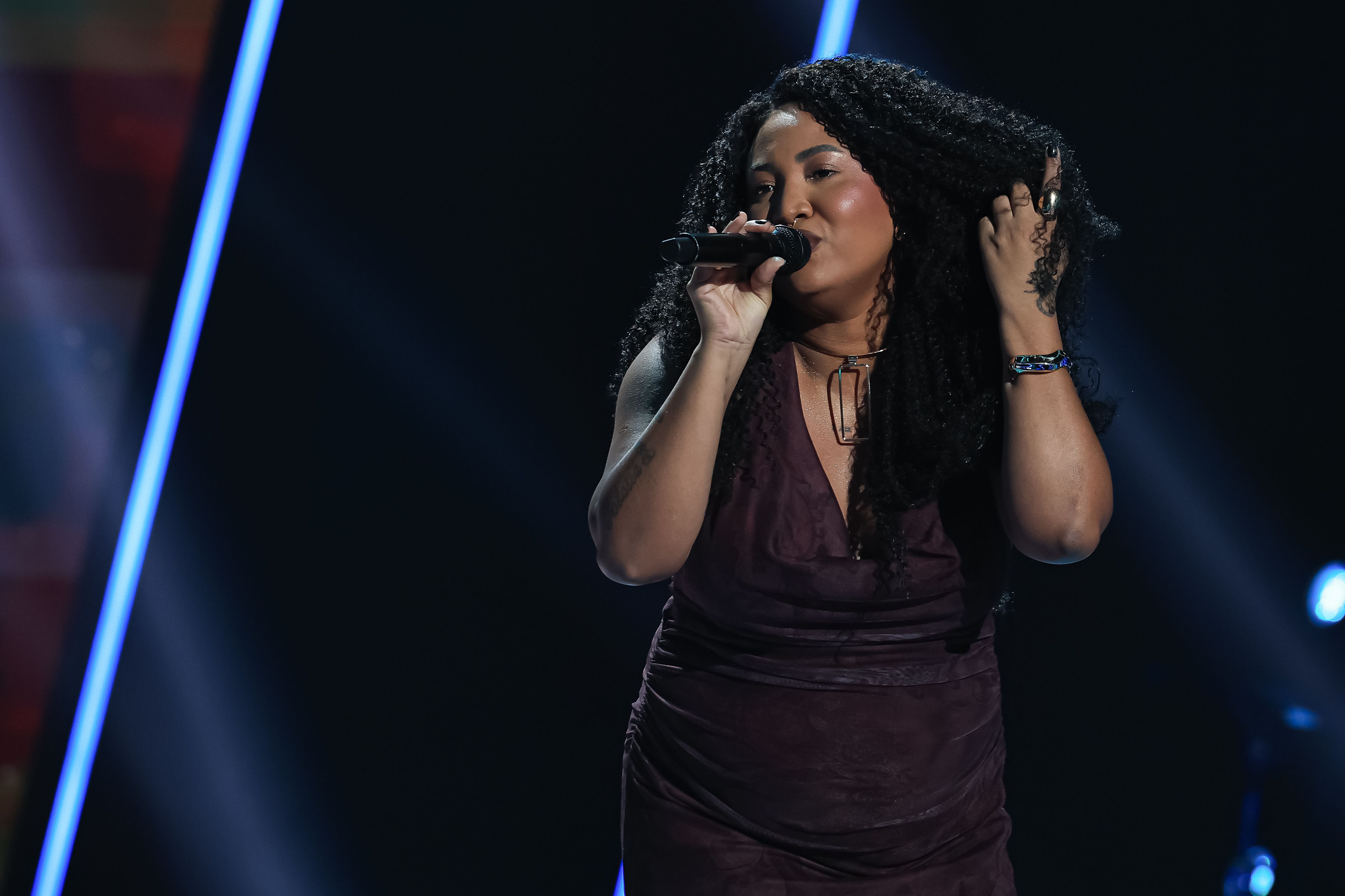Karine conquista os técnicos com “Talismã”