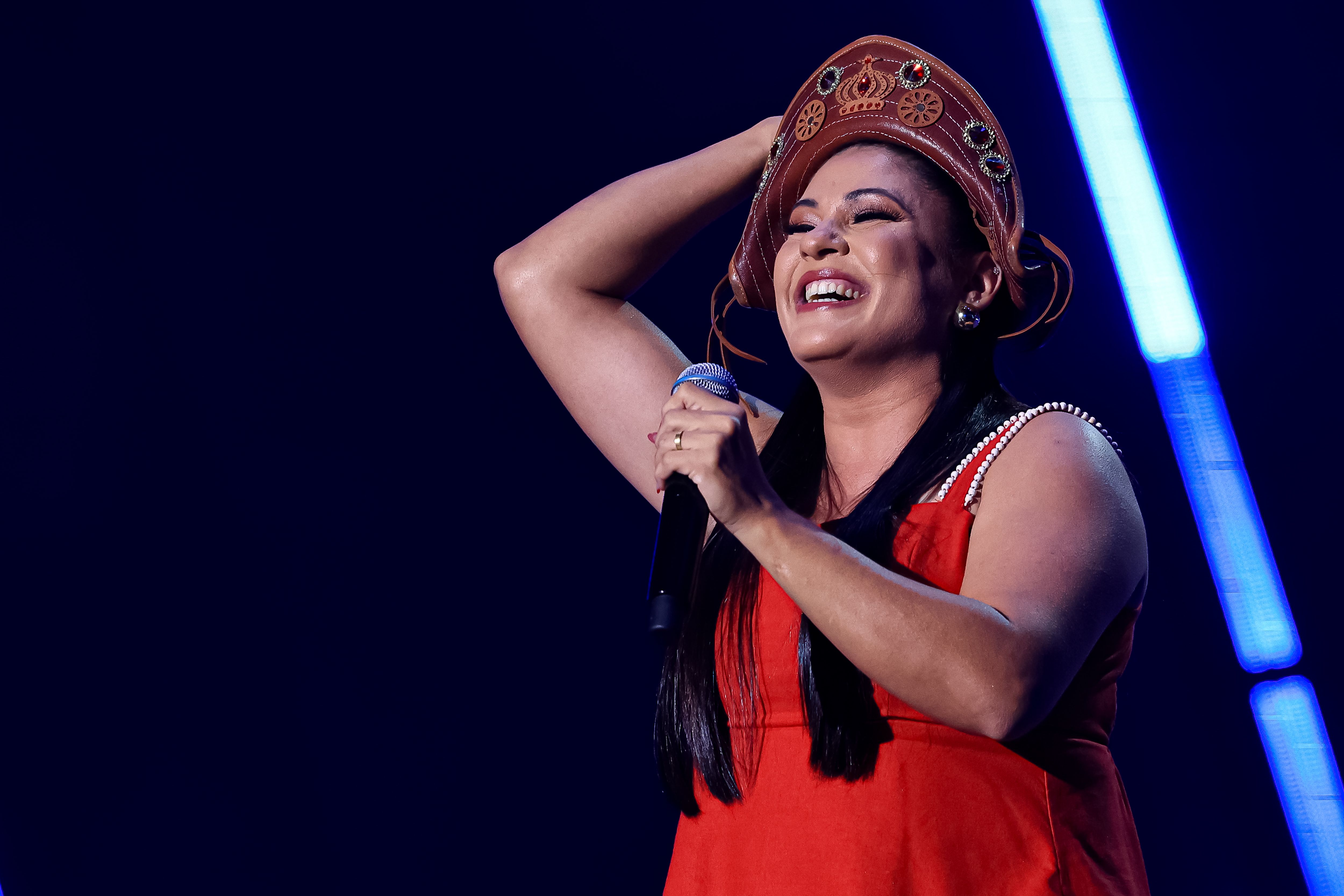 Edra Véras agita o palco com forró e entra para o Time Péricles Edra Véras agita o palco com forró e entra para o Time Péricles